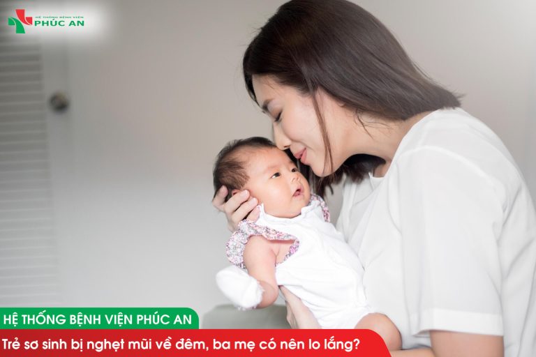 Trẻ sơ sinh bị nghẹt mũi về đêm, ba mẹ có nên lo lắng?