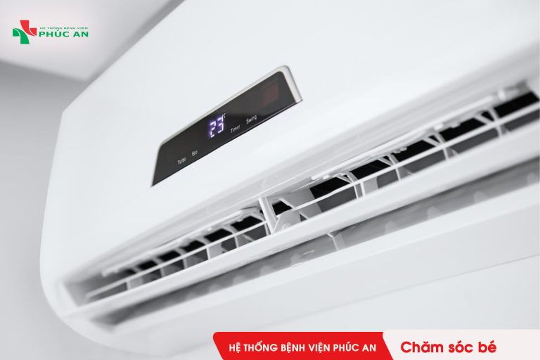 Trẻ bị viêm phế quản có nên nằm điều hòa không? Cần lưu ý những gì?