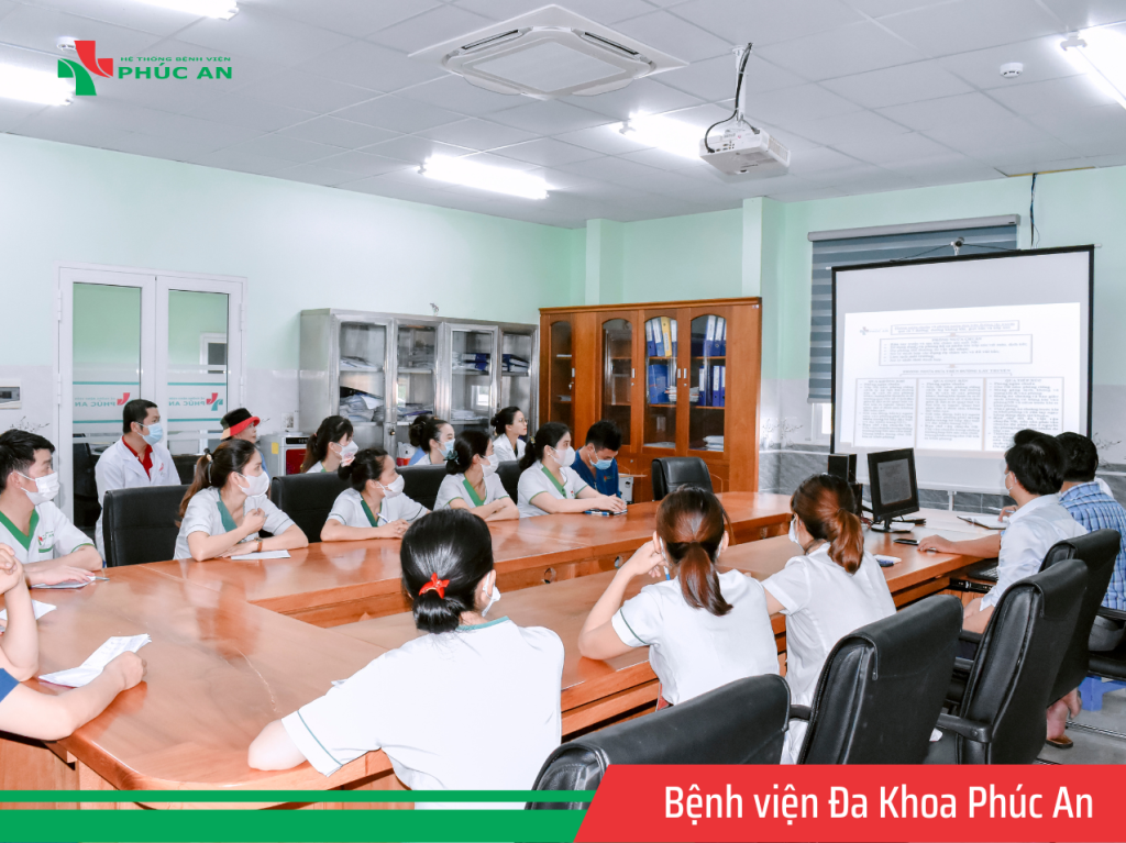 Tập huấn “Phòng ngừa dựa trên đường lây truyền và sử dụng phương tiện phòng hộ cá nhân” “